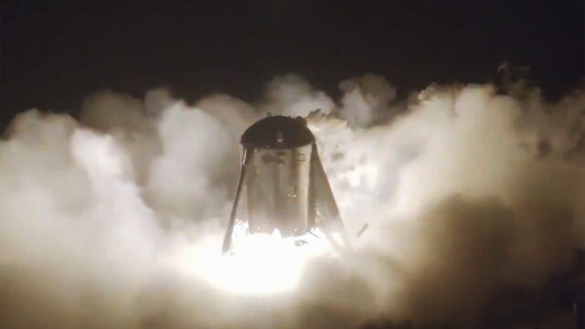Ракета для марсианской миссии SpaceX совершила первый пробный полет