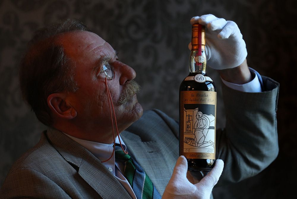 На аукционе в Эдинбурге за $1,1 млн продали самую дорогую бутылку виски в мире