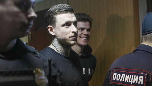 Суд в Москве на полгода продлил арест футболистов Павла Мамаева и Александра Кокорина