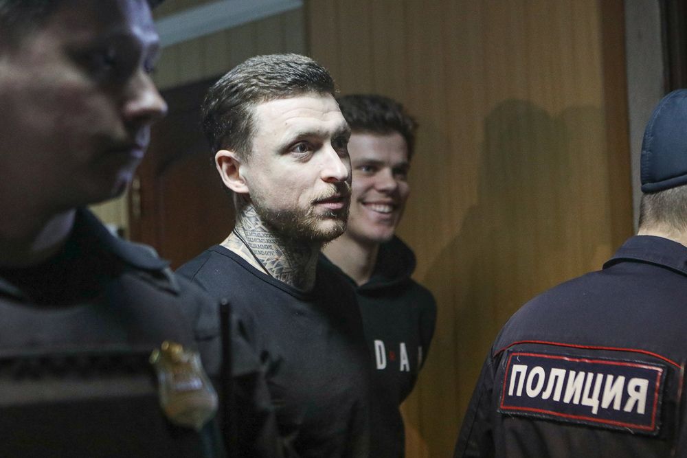 Суд в Москве на полгода продлил арест футболистов Павла Мамаева и Александра Кокорина