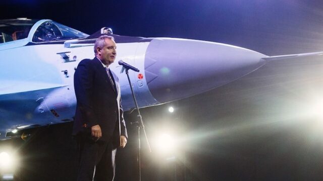 Рогозин написал песню про «Ленку — голую коленку»