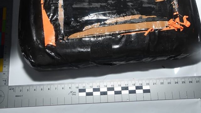 Британские дайверы обнаружили кокаин на ₽381 млн на торговом судне