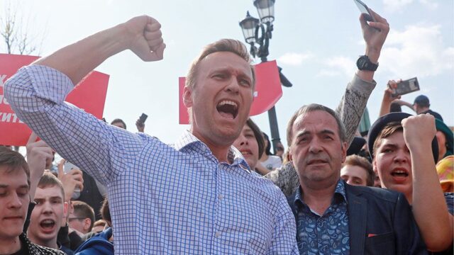 Навального отпустили из полиции после задержания на акции протеста