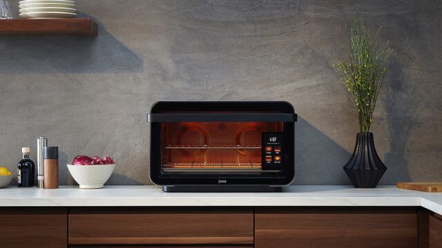 «Умные» духовки оказались еще и самостоятельными! Пользователи жалуются, что устройства сами включаются и нагреваются до 200 градусов