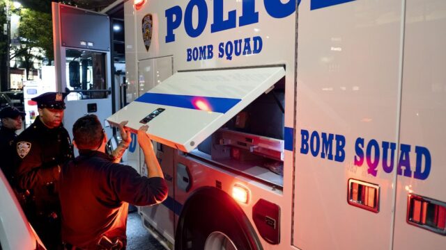 В США и Канаде десятки учреждений получили угрозы о заложенных бомбах