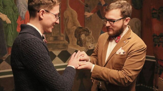 Гей-пара зарегистрировала брак в России. Главное