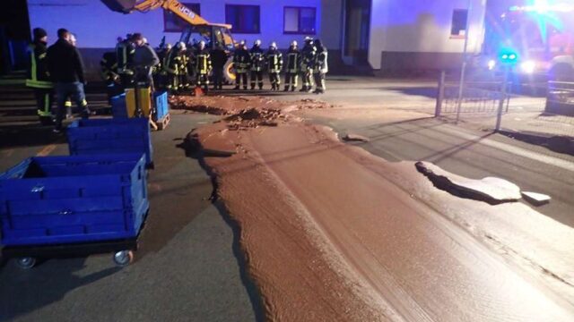 В Германии тонна молочного шоколада вытекла на улицу