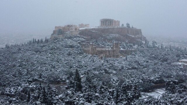На Грецию и Турцию обрушился мощный снегопад