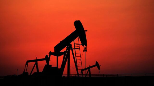 Стоимость нефти выросла на 10% после атаки на саудовские нефтяные заводы