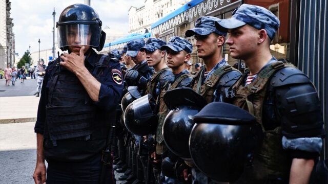 СК России сообщил о семи новых фигурантах «московского дела», которых подозревают в применении насилия к правоохранителям