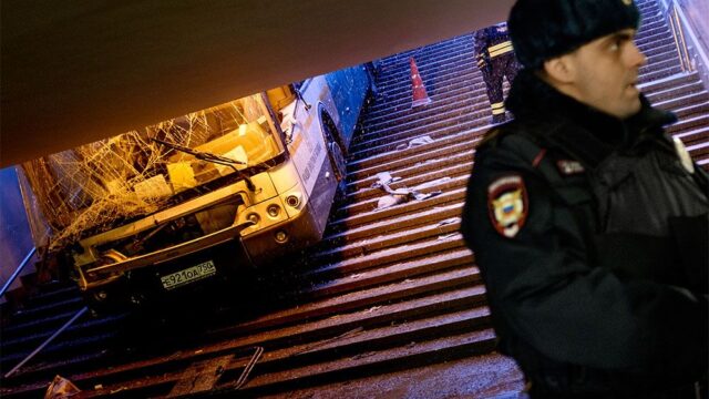 Суд в Москве отменил приговор водителю автобуса, который заехал в подземный переход