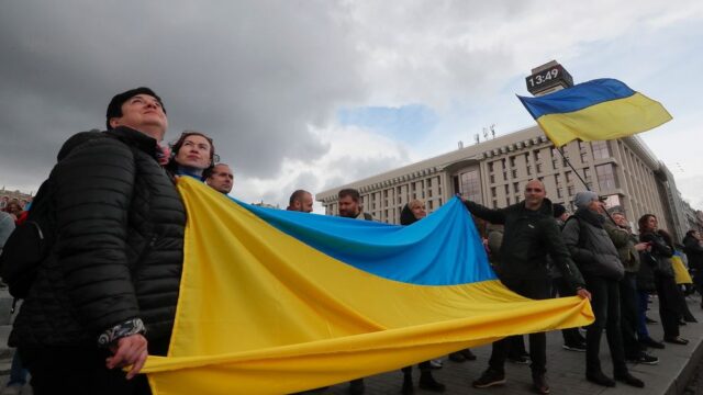 На акцию против «формулы Штайнмайера» в Киеве вышли больше 10 тысяч человек: фотогалерея