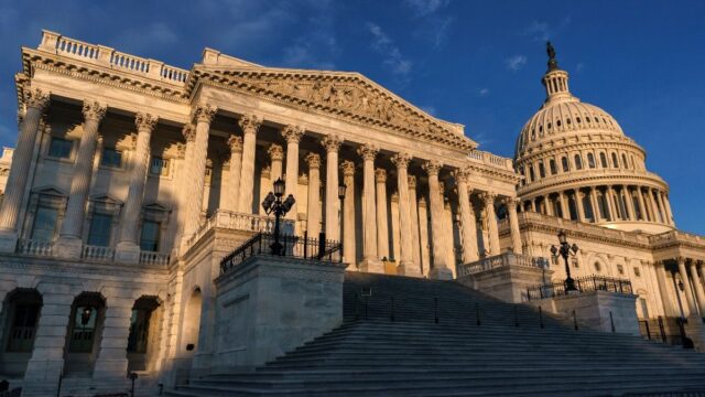 Палата представителей США преодолела вето Дональда Трампа по оборонному бюджету