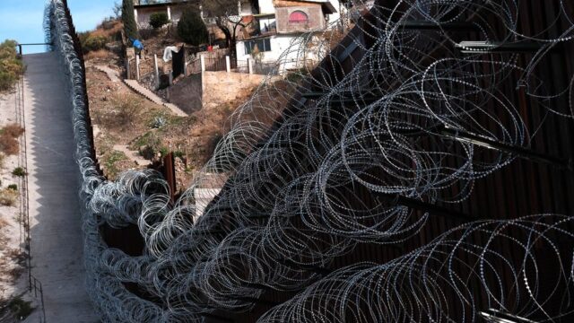 ФБР задержало лидера вооруженных добровольцев, которые ловили мигрантов на границе с Мексикой
