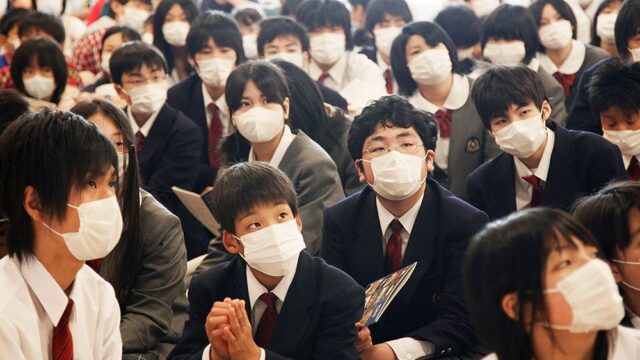 В Японии из-за коронавируса закроют все школы