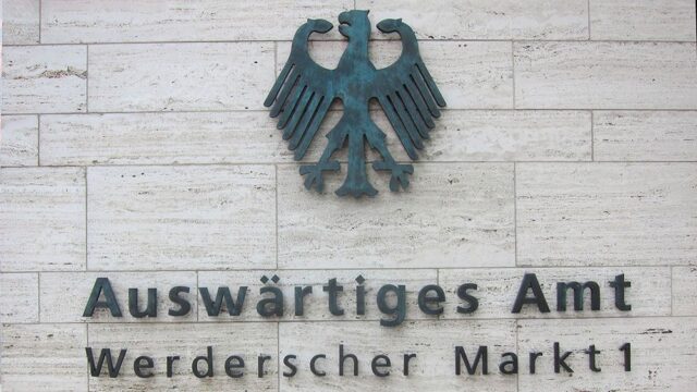 Ищите женщину. Как личная переписка немецкого дипломата поставила под угрозу кибербезопасность Германии