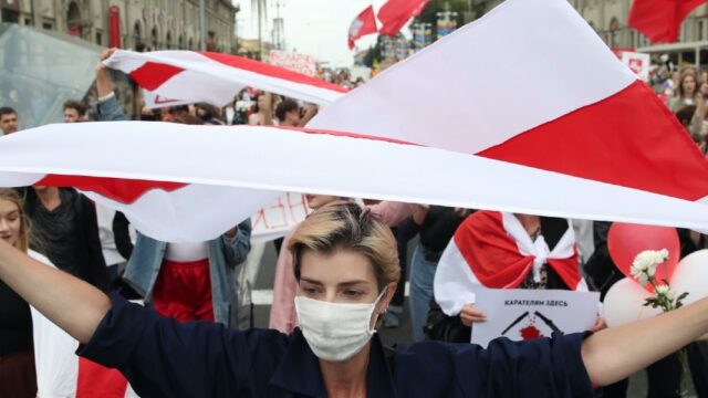 В Беларуси планируют признать экстремистским бело-красно-белый флаг