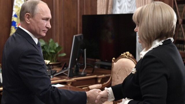 ЦИК принял у Путина документы для выдвижения на выборы президента