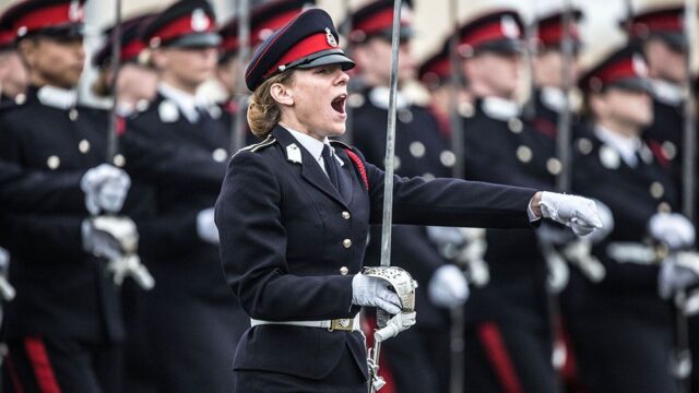 Впервые в британской истории женщина сдала экзамен на десантника