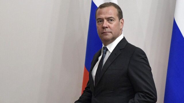 Медведев: Россия и США вернулись к холодной войне