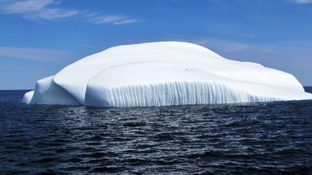 В Канаде неизвестные украли воду из айсберга больше чем на $9 тысяч