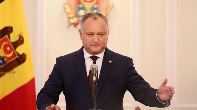 Полномочия президента Молдовы снова приостановили из-за закона о пропаганде