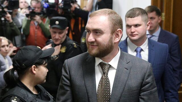 Басманный суд Москвы арестовал сенатора Рауфа Арашукова