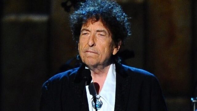 Боба Дилана обвинили в насилии над 12-летней девочкой