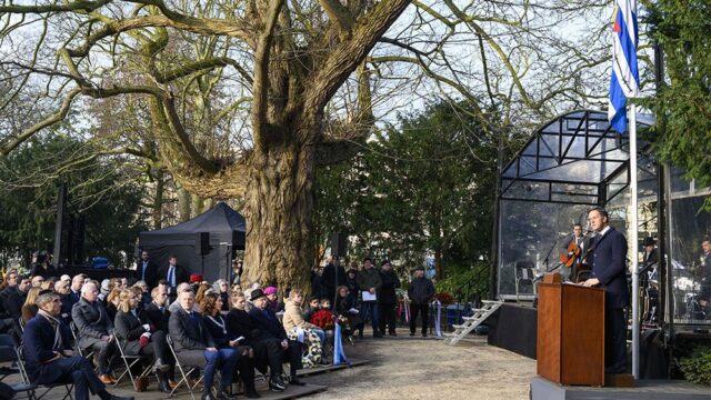 Голландский премьер извинился за бездействие властей во время Холокоста