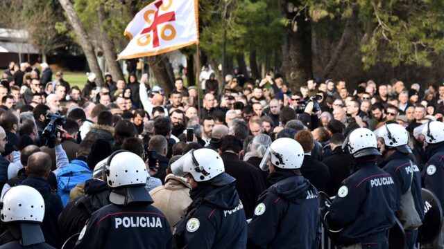 Парламент Черногории принял вызвавший протесты закон о вероисповедании