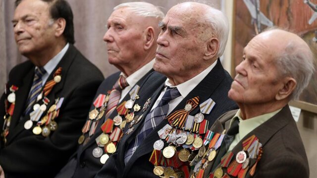 Ветераны Великой Отечественной скоро будут получать пенсии в разы выше депутатских? Увы, но нет
