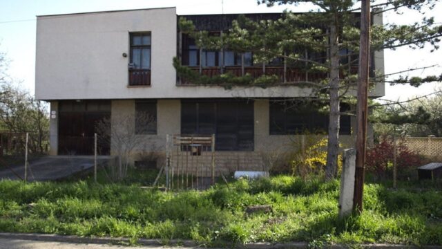 В Словакии женщина 16 лет громко включала «Травиату», чтобы отомстить соседям за лающего пса