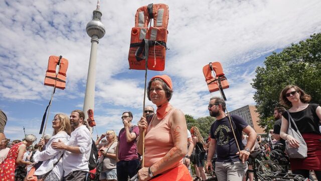Süddeutsche Zeitung: Германия выслала рекордное количество беженцев в другие страны Евросоюза