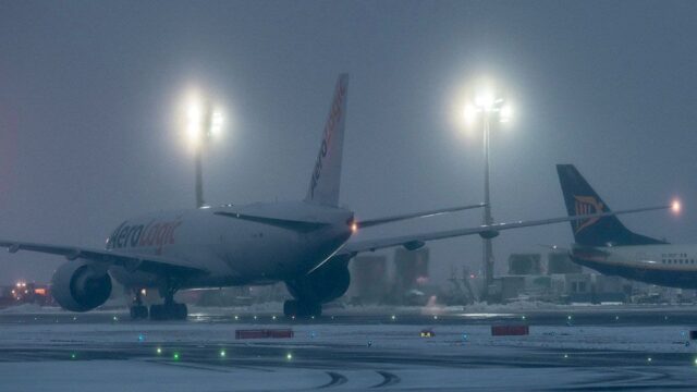 Аэропорт Франкфурта отменил 170 рейсов из-за снегопада