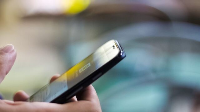 Motorola запатентовала дисплей для смартфонов, который может сам себя починить