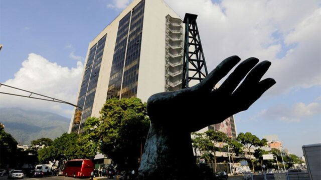 Bloomberg: Венесуэла продолжает тайно экспортировать нефть