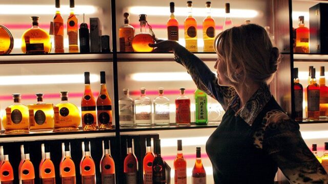 На бутылках с алкоголем могут появиться картинки о вреде спиртного