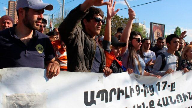 В Ереване несколько дней протестуют из-за выдвижения бывшего президента на пост премьера