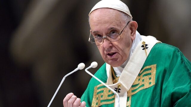 Папа римский извинился перед православными за ошибки католиков
