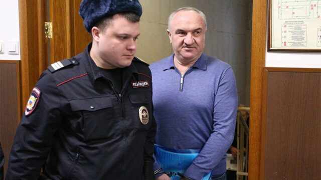 Отца сенатора Арашукова обвинили в убийстве советника президента КЧР