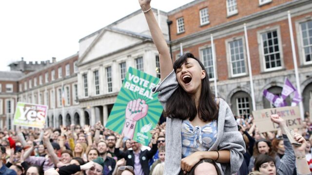 «Тихая революция». Почему консервативная Ирландия наконец-то проголосовала против запрета на аборты