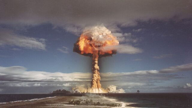 Доклад: от французских ядерных испытаний в Полинезии пострадали 110 тысяч человек