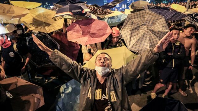 В Гонконге участников «революции зонтиков» признали виновными в нарушении общественного порядка