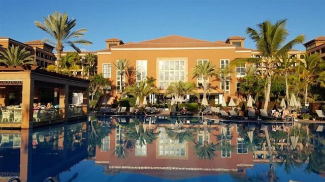 Отель на Тенерифе закрыли на карантин из-за гостя с коронавирусом