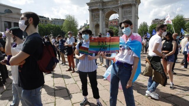 Ватикан призвал власти Италии изменить законопроект против гомофобии