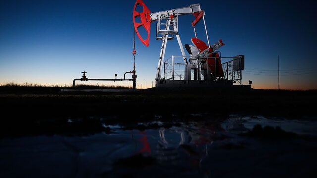 Мировые производители нефти договорились снизить ее добычу на 1,2 млн баррелей в день