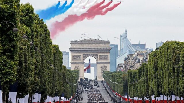 Франция отменила парад в День взятия Бастилии 14 июля из-за пандемии