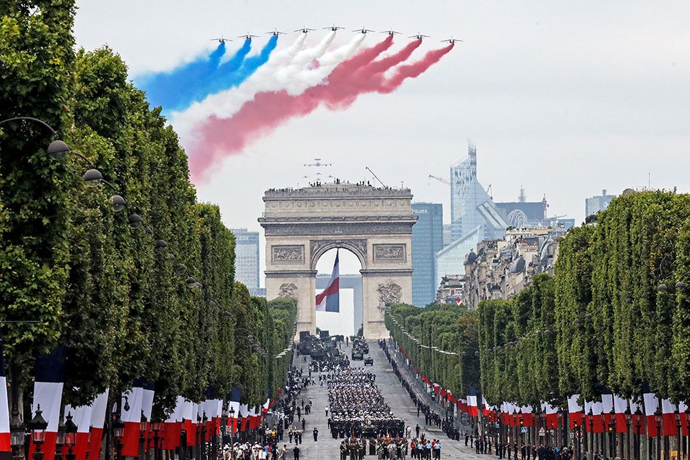 Франция отменила парад в День взятия Бастилии 14 июля из-за пандемии