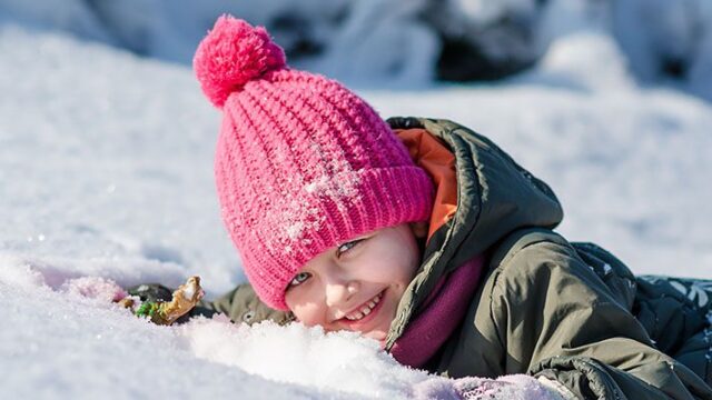 Отказ от шапки в мороз может грозить внезапным облысением