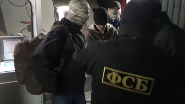 «Фонтанка»: сотрудники ФСБ признали, что били шокерами задержанного в Петербурге анархиста